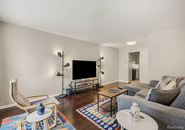 Listing Photo 5 - Condo for sale in building located at 2618 Williamsburg Cir, Auburn Hills, MI 48326