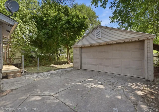Photo 3 of Single family home for sale at 20050 Winston St, Detroit, MI 48219 | MLS# 20261069634 | Listing updated on 2026-09-05