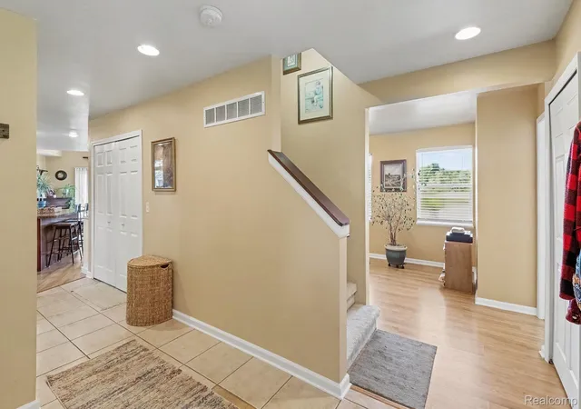 Photo 2 of Single family home for sale at 525 Hillwood Rd, White Lake, MI 48383 | MLS# 20261069648 | Listing updated on 2026-10-07