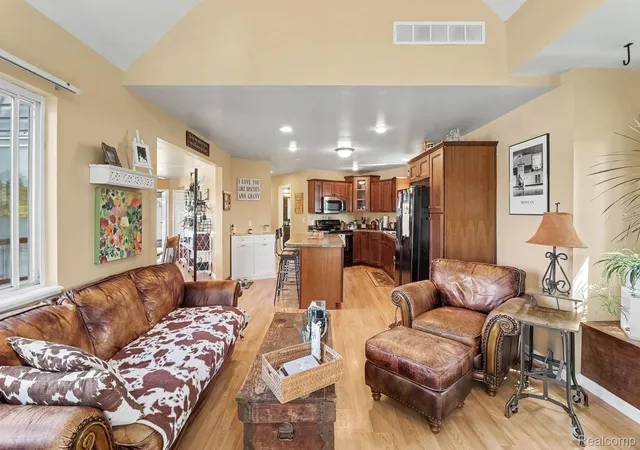 Photo 3 of Single family home for sale at 525 Hillwood Rd, White Lake, MI 48383 | MLS# 20261069648 | Listing updated on 2026-10-07