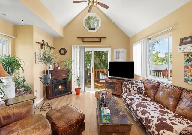 Photo 3 of Single family home for sale at 525 Hillwood Rd, White Lake, MI 48383 | MLS# 20261069648 | Listing updated on 2026-10-07