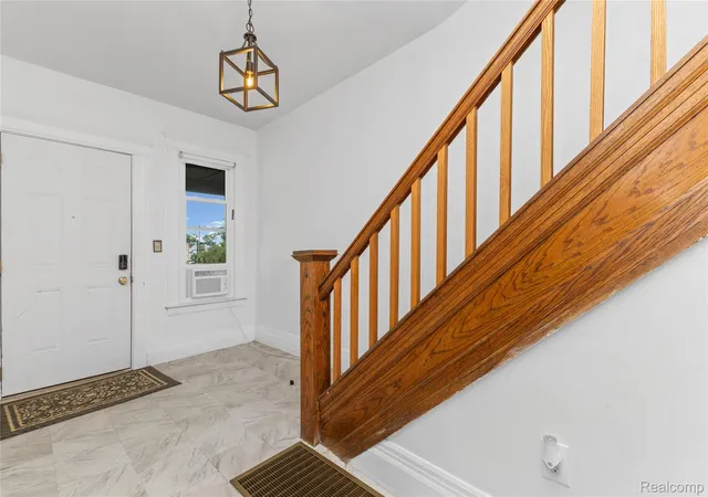 Listing Photo 4 - Condo for sale in building located at 444 E Philadelphia St, Detroit, MI 48219