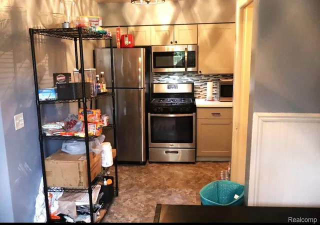 Photo 4 of Single family home for sale at 634 Wesbrook St, Pontiac, MI 48340 | MLS# 20261069668 | Listing updated on 2026-09-08