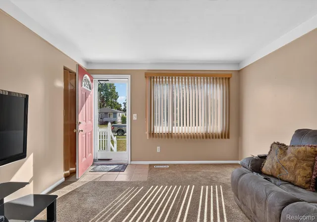 Photo 3 of Single family home for sale at 4672 Edgewood St, Dearborn Heights, MI 48125 | MLS# 20261069677 | Listing updated on 2026-09-21