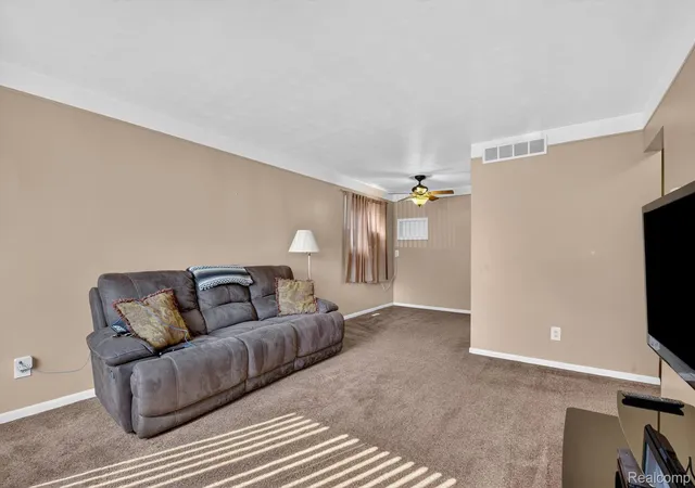 Photo 4 of Single family home for sale at 4672 Edgewood St, Dearborn Heights, MI 48125 | MLS# 20261069677 | Listing updated on 2026-09-21