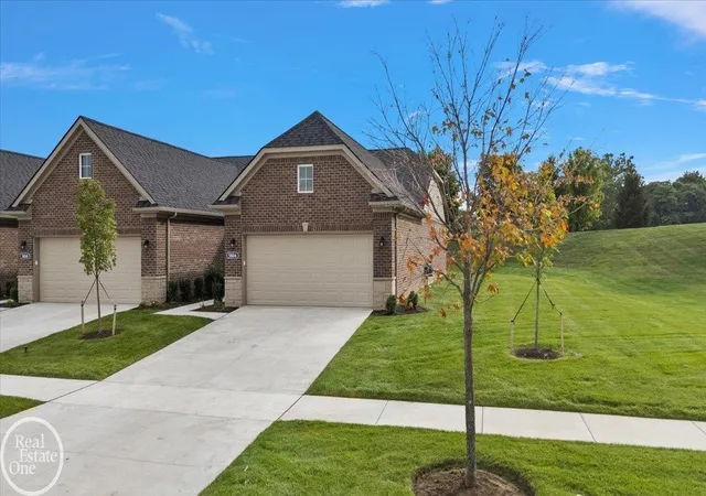 Photo 3 of Condo for sale at 5804 Greenview St, Warren, MI 48092 | MLS# 58050220286 | Listing updated on 2026-09-02