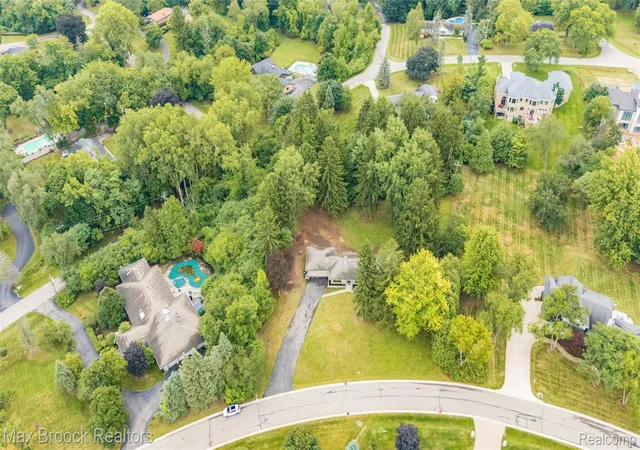 Photo 1 of Sale Pending at 1519 Groton Rd, Bloomfield Hills, MI 48302 | MLS# 20261069694 | Listing updated on 2026-09-21