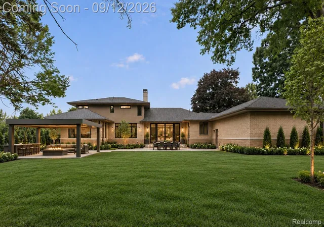 Photo 2 of Single family home for sale at 1465 Sodon Lake Dr, Bloomfield Hills, MI 48302 | MLS# 20261069701 | Listing updated on 2026-09-15