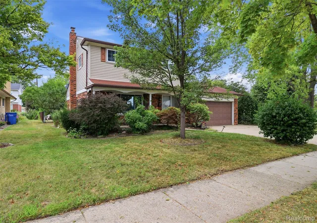 Photo 3 of Single family home for sale at 2747 Cromie Ct, Warren, MI 48092 | MLS# 20261069703 | Listing updated on 2026-09-06
