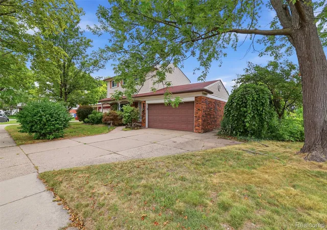 Photo 3 of Single family home for sale at 2747 Cromie Ct, Warren, MI 48092 | MLS# 20261069703 | Listing updated on 2026-09-06