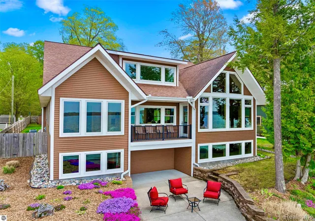 Photo 3 of Single family home for sale at 4805 E Shore Dr NE, Kalkaska, MI 49646 | MLS# 20261069725 | Listing updated on 2026-09-03