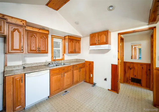 Photo 3 of Single family home for sale at 104 Dale Dr, Houghton Lake, MI 48629 | MLS# 20261069726 | Listing updated on 2026-09-09