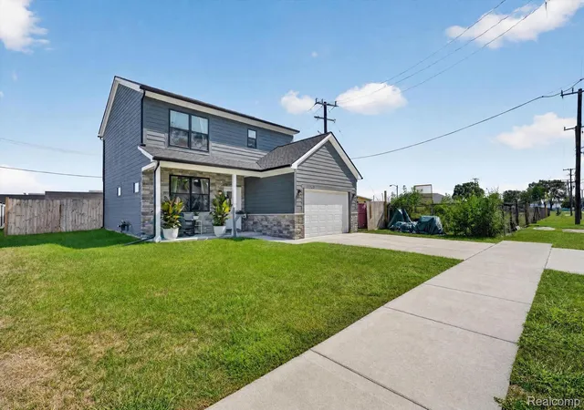Photo 3 of Single family home for sale at 25760 Groveland St, Roseville, MI 48066 | MLS# 20261069730 | Listing updated on 2026-09-15