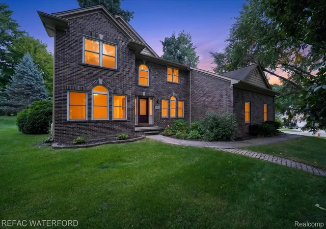 Photo 1 of Single family home for sale at 4380 Red Oak Blvd, Waterford, MI 48329 | MLS# 20261069742 | Listing updated on 2026-09-15