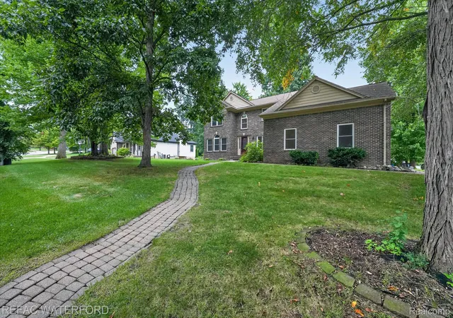 Photo 3 of Single family home for sale at 4380 Red Oak Blvd, Waterford, MI 48329 | MLS# 20261069742 | Listing updated on 2026-09-15