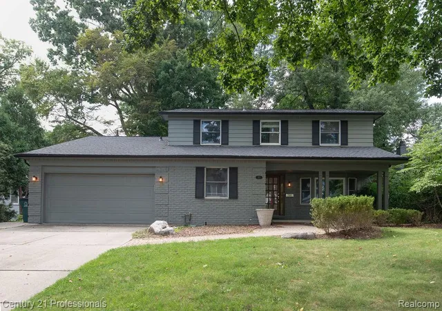 Photo 1 of Single family home for sale at 912 S Glenhurst Dr, Birmingham, MI 48009 | MLS# 20261069767 | Listing updated on 2026-10-18