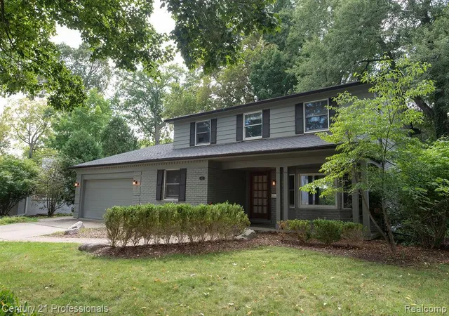 Photo 2 of Single family home for sale at 912 S Glenhurst Dr, Birmingham, MI 48009 | MLS# 20261069767 | Listing updated on 2026-10-18
