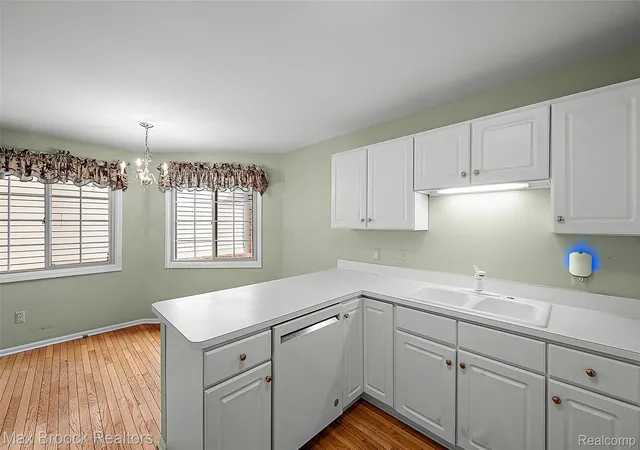 Photo 4 of Condo for sale at 305 Pineknoll Ct, Brighton, MI 48116 | MLS# 20261069770 | Listing updated on 2026-09-11