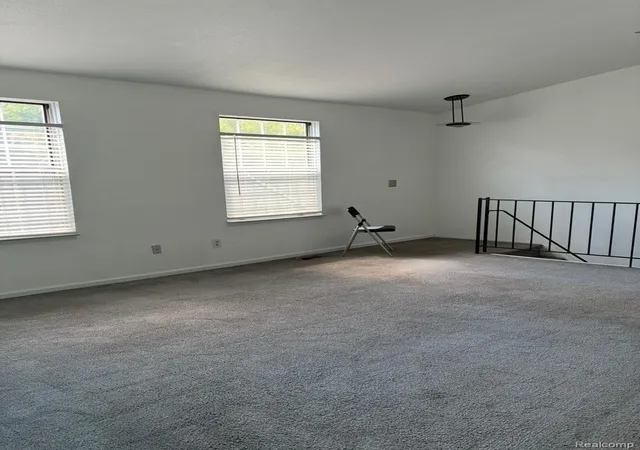 Listing Photo 4 - Condo for sale in building located at 389 Neptune Dr, Walled Lake, MI 48390 - Unit #208