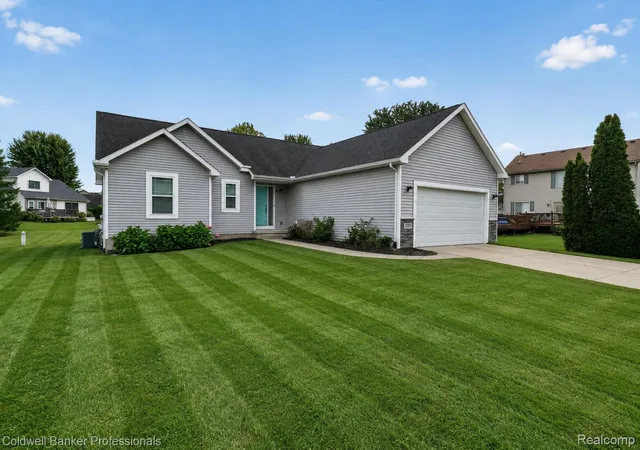 Photo 1 of Single family home for sale at 1297 Rosalie Dr, Fenton, MI 48430 | MLS# 20261069817 | Listing updated on 2026-09-14