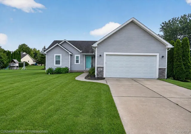 Photo 2 of Single family home for sale at 1297 Rosalie Dr, Fenton, MI 48430 | MLS# 20261069817 | Listing updated on 2026-09-14