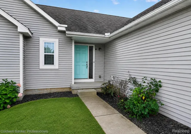Photo 3 of Single family home for sale at 1297 Rosalie Dr, Fenton, MI 48430 | MLS# 20261069817 | Listing updated on 2026-09-14
