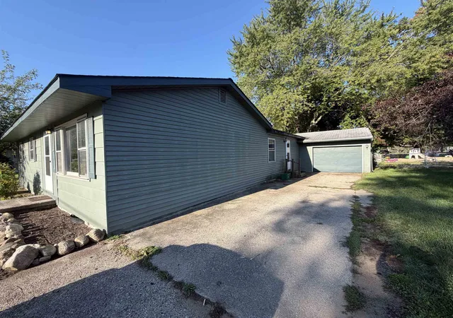 Photo 2 of Single family home for sale at 1115 Park, Clare, MI 48617 | MLS# 79080073055 | Listing updated on 2026-09-10