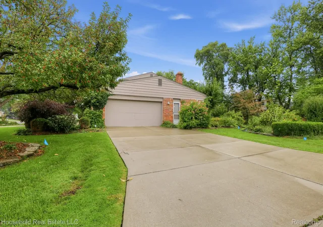 Photo 3 of Single family home for sale at 25711 Branchaster Rd, Farmington Hills, MI 48336 | MLS# 20261069848 | Listing updated on 2026-09-12