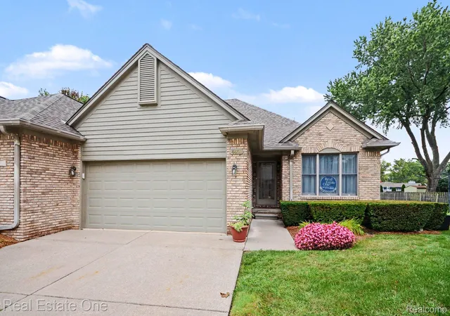 Photo 2 of Condo for sale at 4469 Firethorn Ct #16, Warren, MI 48092 | MLS# 20261069847 | Listing updated on 2026-09-12