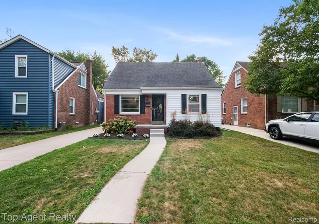Photo 1 of Single family home for sale at 2925 N Alexander Ave, Royal Oak, MI 48073 | MLS# 20261069846 | Listing updated on 2026-09-15