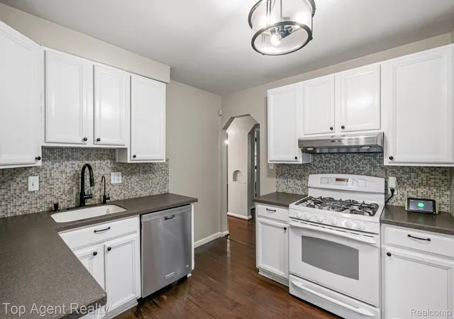 Photo 3 of Single family home for sale at 2925 N Alexander Ave, Royal Oak, MI 48073 | MLS# 20261069846 | Listing updated on 2026-09-15