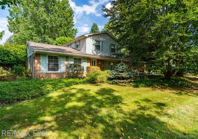 Photo 2 of Single family home for sale at 2669 Mcclintock Rd, Bloomfield Hills, MI 48302 | MLS# 20261069850 | Listing updated on 2026-09-08