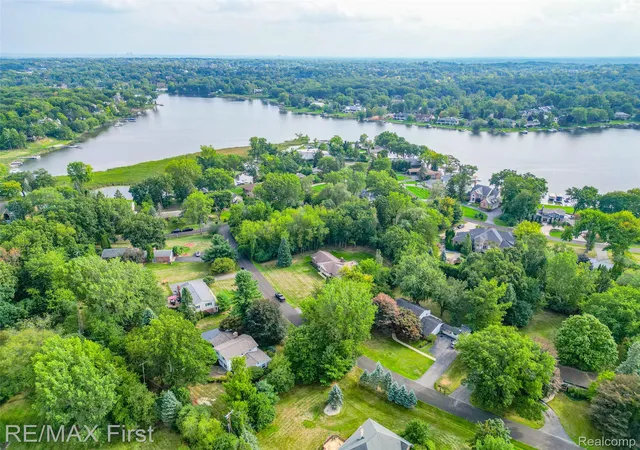 Photo 3 of Single family home for sale at 2669 Mcclintock Rd, Bloomfield Hills, MI 48302 | MLS# 20261069850 | Listing updated on 2026-09-08