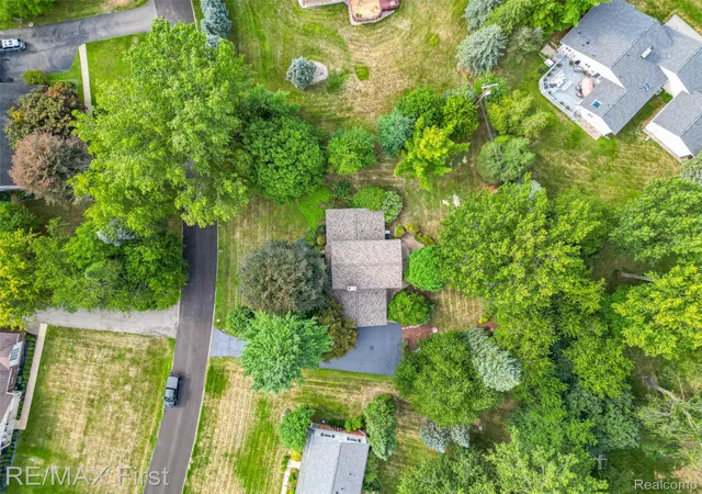 Photo 4 of Single family home for sale at 2669 Mcclintock Rd, Bloomfield Hills, MI 48302 | MLS# 20261069850 | Listing updated on 2026-09-08