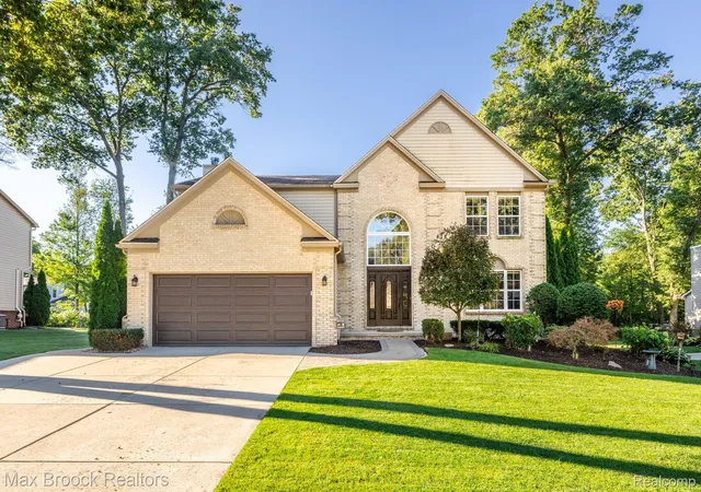 Photo 1 of Sale Pending at 1950 Blue Stone Ln, Commerce Township, MI 48390 | MLS# 20261069857 | Listing updated on 2026-09-11