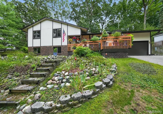 Single family home for sale at 5001 Mohawk Ave, Clarkston, MI 48348 | MLS# 20261069859