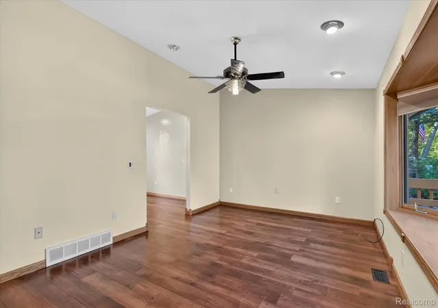 Photo 4 of Single family home for sale at 5001 Mohawk Ave, Clarkston, MI 48348 | MLS# 20261069859 | Listing updated on 2026-10-29
