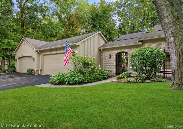 Sale Pending at 1188 Glenpointe Ct, Bloomfield Hills, MI 48304 | MLS# 20261069863 | Listing updated on 2026-09-10