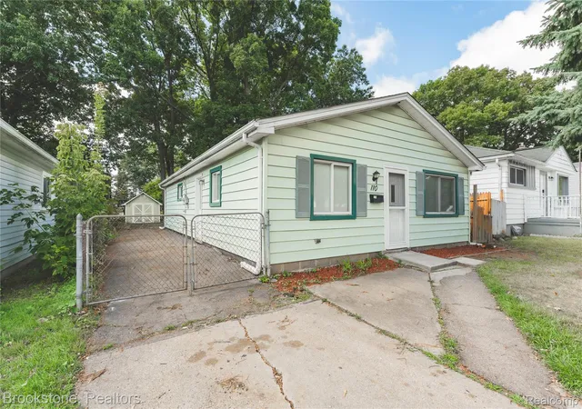 Photo 3 of Single family home for sale at 110 E Cornell Ave, Pontiac, MI 48340 | MLS# 20261069880 | Listing updated on 2026-09-15