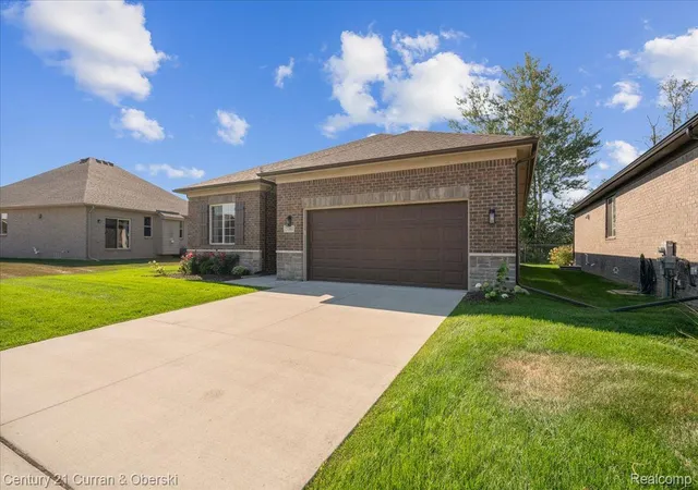 Listing Photo 4 - Condo for sale in building located at 15360 Eton Pointe Dr, Clinton Township, MI 48035 - Unit #37