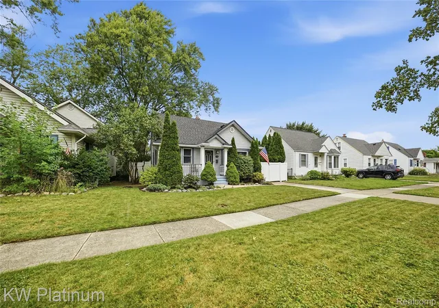 Photo 2 of Single family home for sale at 116 S Custer Ave, Clawson, MI 48017 | MLS# 20261069904 | Listing updated on 2026-09-08