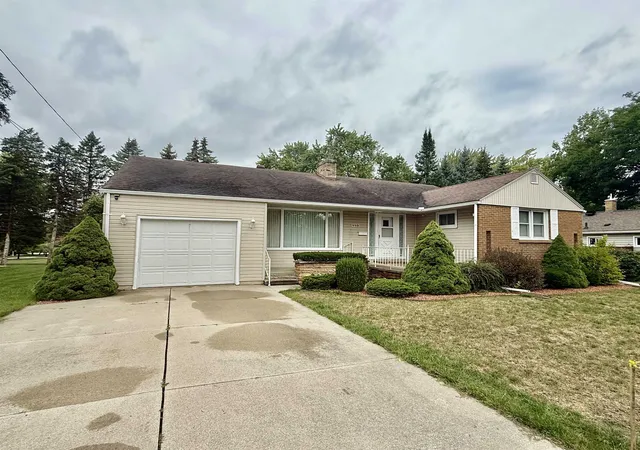 Single family home for sale at 445 Yale Ave, Alma, MI 48801 | MLS# 79080073064