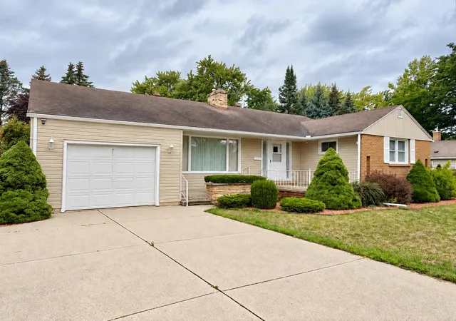 Photo 1 of Single family home for sale at 445 Yale Ave, Alma, MI 48801 | MLS# 79080073064 | Listing updated on 2026-10-06