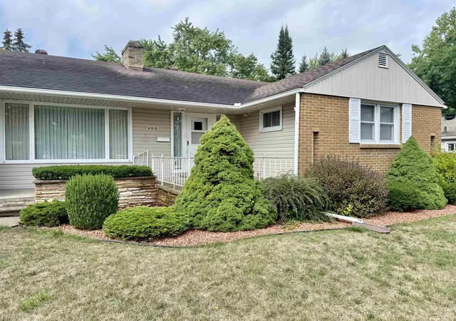 Photo 2 of Single family home for sale at 445 Yale Ave, Alma, MI 48801 | MLS# 79080073064 | Listing updated on 2026-09-10