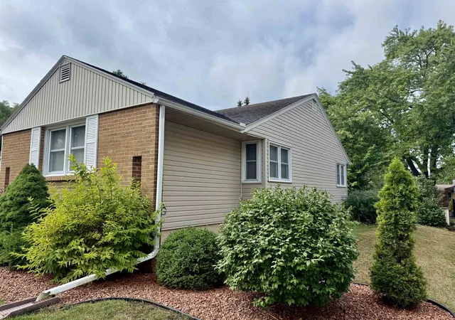 Photo 3 of Single family home for sale at 445 Yale Ave, Alma, MI 48801 | MLS# 79080073064 | Listing updated on 2026-09-10