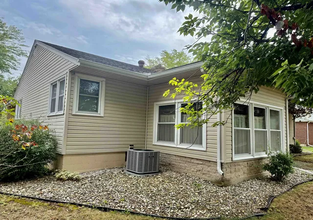 Photo 4 of Single family home for sale at 445 Yale Ave, Alma, MI 48801 | MLS# 79080073064 | Listing updated on 2026-09-10