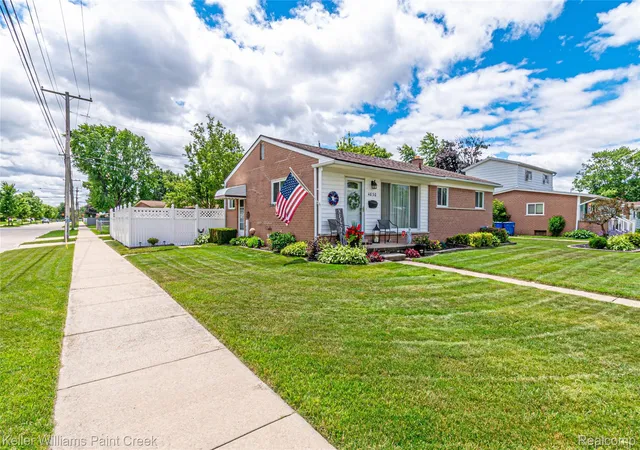 Photo 3 of Single family home for sale at 4830 Holmes Dr, Warren, MI 48092 | MLS# 20261069915 | Listing updated on 2026-09-18
