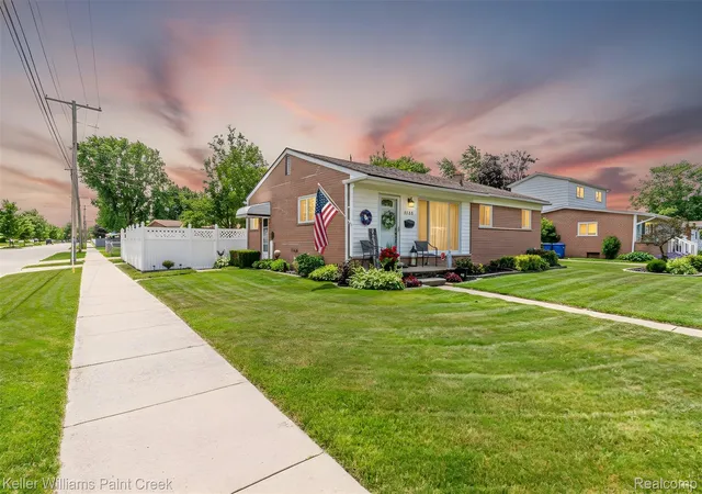 Photo 3 of Single family home for sale at 4830 Holmes Dr, Warren, MI 48092 | MLS# 20261069915 | Listing updated on 2026-09-18