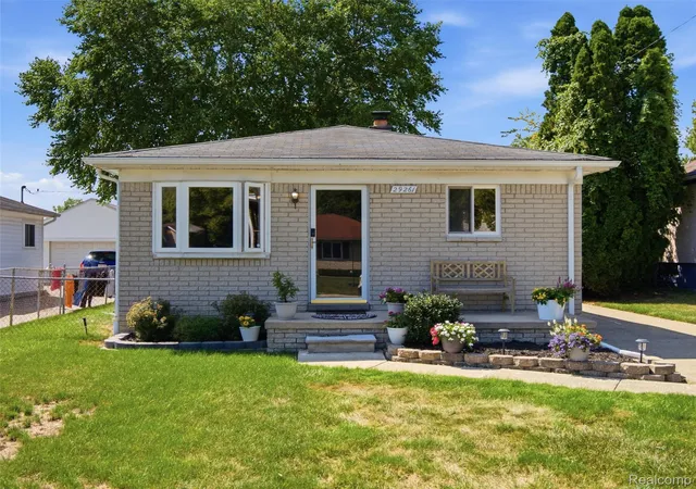 Photo 1 of Single family home for sale at 29261 Mcdonald St, Roseville, MI 48066 | MLS# 20261069929 | Listing updated on 2026-09-15