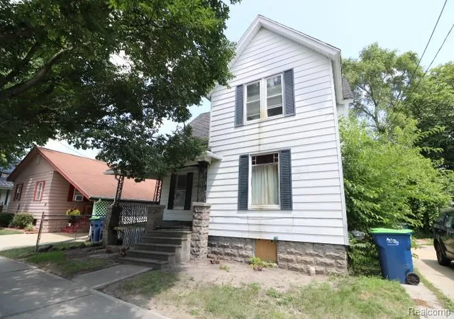 Photo 1 of Single family home for sale at 1002 N Henry St, Bay City, MI 48706 | MLS# 20261069931 | Listing updated on 2026-09-14
